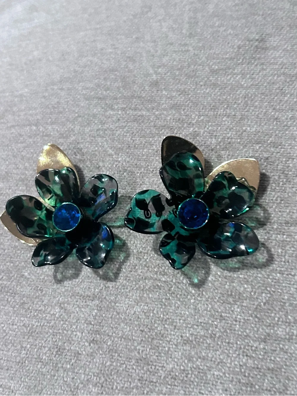 Kate Spade acrylic Petal Pushers earrings
